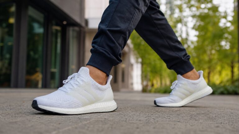 Review Adidas Ultraboost Terbaru Untuk Kenyamanan Aktivitas Sehari-hari dan Performa Optimal